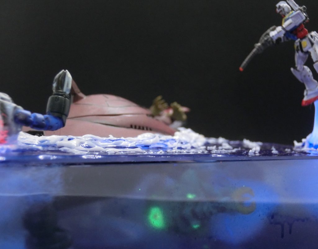 海の中にはゾックが潜航中です。よく見えないか・・・