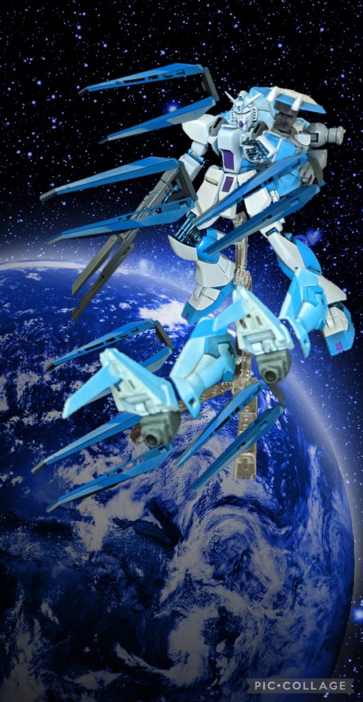 装備は手に持ったメガビームライフルやビームサーベルに８つのドラグーンです。ドラグーンの内6つはフィン・ファンネルをそのまま。残り2つはイージスの足を流用。イージスタイプは踵の所にビーム砲、つま先にはシステムをバグらせるコンピューターウィルスを内蔵。