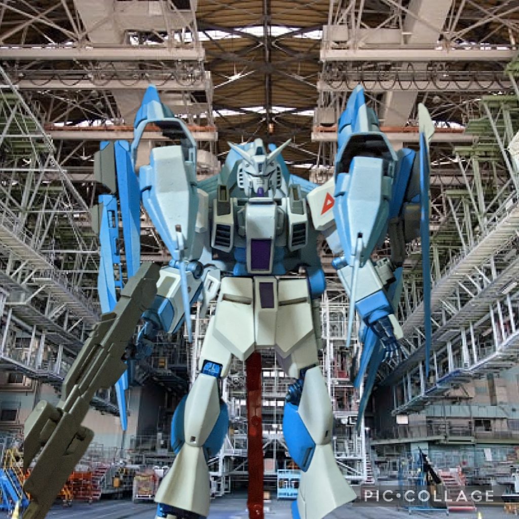 [揚げ物百個はムチャデッセ劇場]第２幕「悲劇再び？」エリカ「 ラクス様とかガリ様には怒られたけど…何とか凍結は免れたわ……」シン「 あ、エリカさん。あれ？コレこの間の……でも何か前とは違うような……ﾓｸﾞﾓｸﾞ」エリカ「シンくん…えぇ、イージス型のドラグーンの配置を前に変えてみたの。これで、MSモードで本体に付いたままでも自由に使えるでしょ？それより…格納庫で食べ歩きはやめなさい(怒) 」キラ「 エリカさん見つけ……！？オロロロロ……」カガリ「 シモンズ主任……どうした！？キラ！？」キラ「 いや…あの…モビルスーツの形が…昔アスランに自爆された形に似……！？オロロロロ……」カガリ「 シモンズ主任……この件はラクスとよぉ〜…く相談させてもらう（#^ω^）」エリカ「 えぇ！？そんな…凍結は凍結だけは勘弁を(汗)」