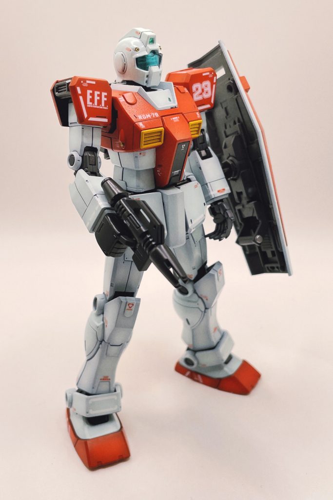 頭のバルカンや胴の対人バルカン？は真鍮パイプを入れました。