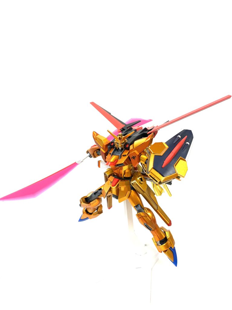 本機体の近接格闘専用兵器は、腰部にマウントしてる、ゲルググメナースのマグヌスグラディウス 特斬槍。ブラックナイトを撃破した事から、フェムテク装甲に対しても十分有効な為、対艦刀よりコンパクトな特斬槍を採用している