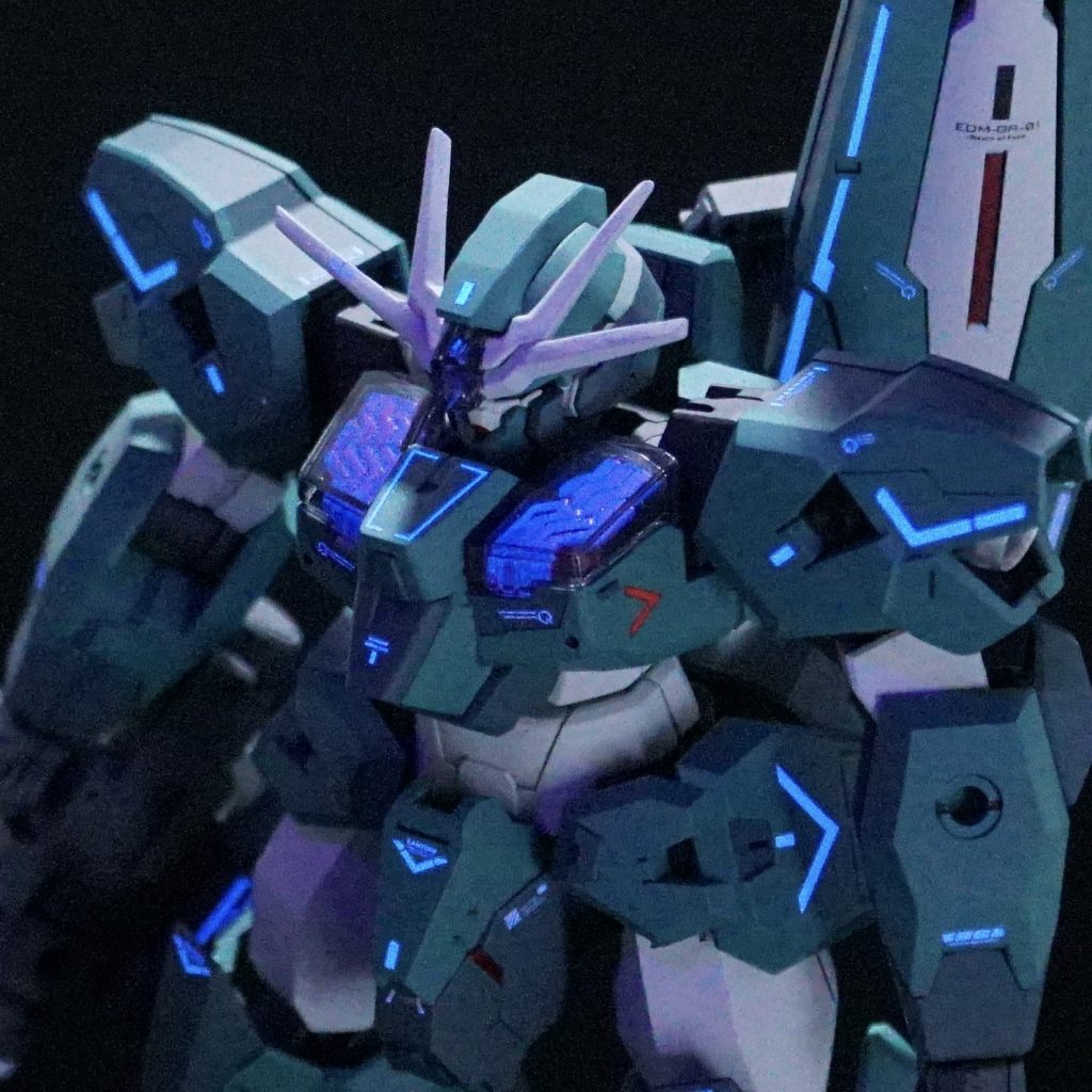 ブラックライトでパーメットスコア6風に青く発光します。