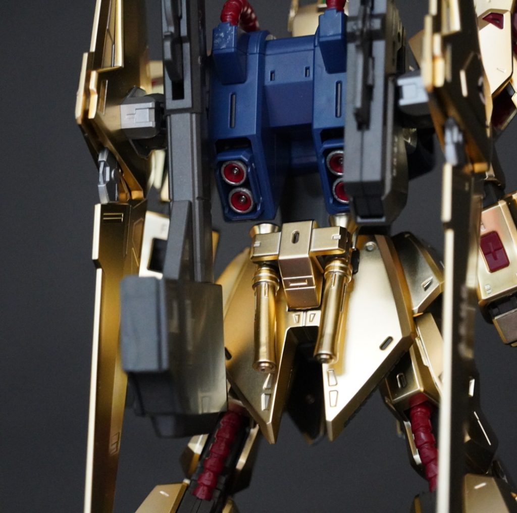 スラスターのみガンダムマーカーエアブラシで塗装しました。