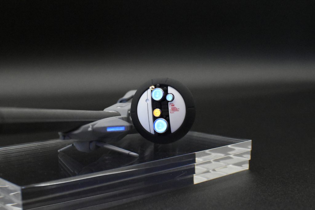 スマートガンのレドームのセンサー部など、センサーとなる部位は蛍光塗料で塗装しています。