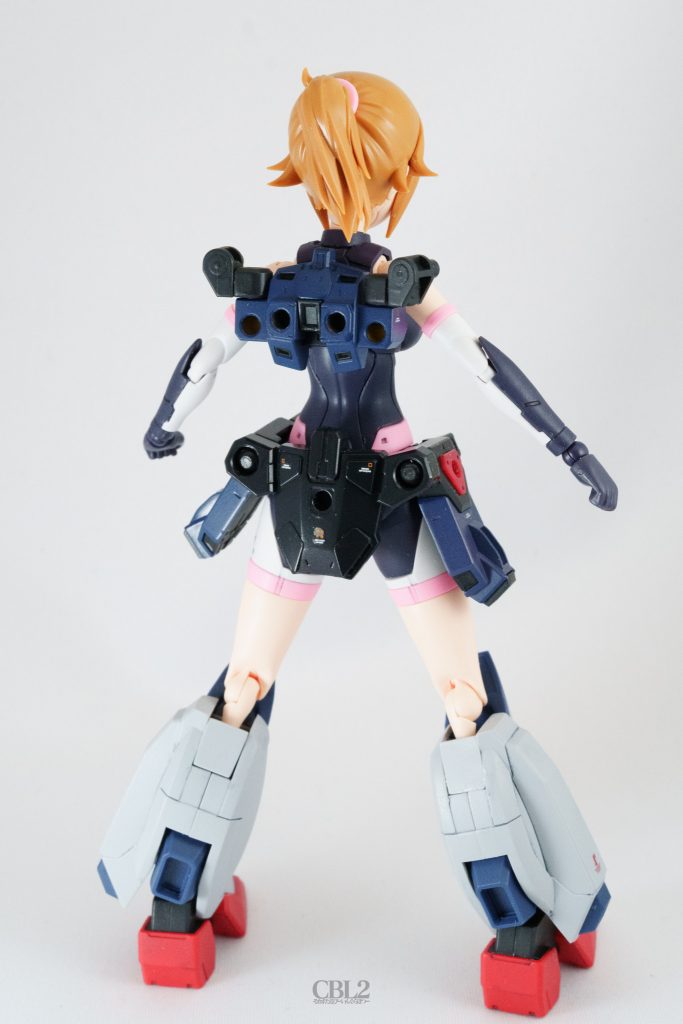 あばたーふみな側の装甲パーツのうち、黒いパーツは光沢にしています。メリハリがついたように思うのですが、レジェンドを纏うとあんまり目立ちませんね。