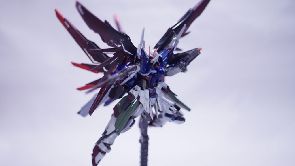 武装MA-M727A3 高エネルギービームライフルライジングフリーダム、イモータルジャスティスとの共通兵装。威力変化はなし。RQM77 フラッシュエッジG5 シールドブーメランデスティニー専用兵装。ドラグーンシステムと連動使用可能。特徴としてはライジングフリーダムやイモータルジャスティスのシールドブーメランに比べ小型かつ軽量化がされてある。