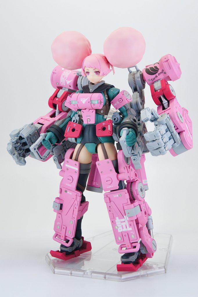 ミキシングと言っても、頭を差し替えてカラーリングを変更しただけではありますが…。メカ部分をチュチュカラーに、ボディスーツをアスティカシア制服カラーに塗ってみました。アスティカシアや地球寮のデカールも使っています。