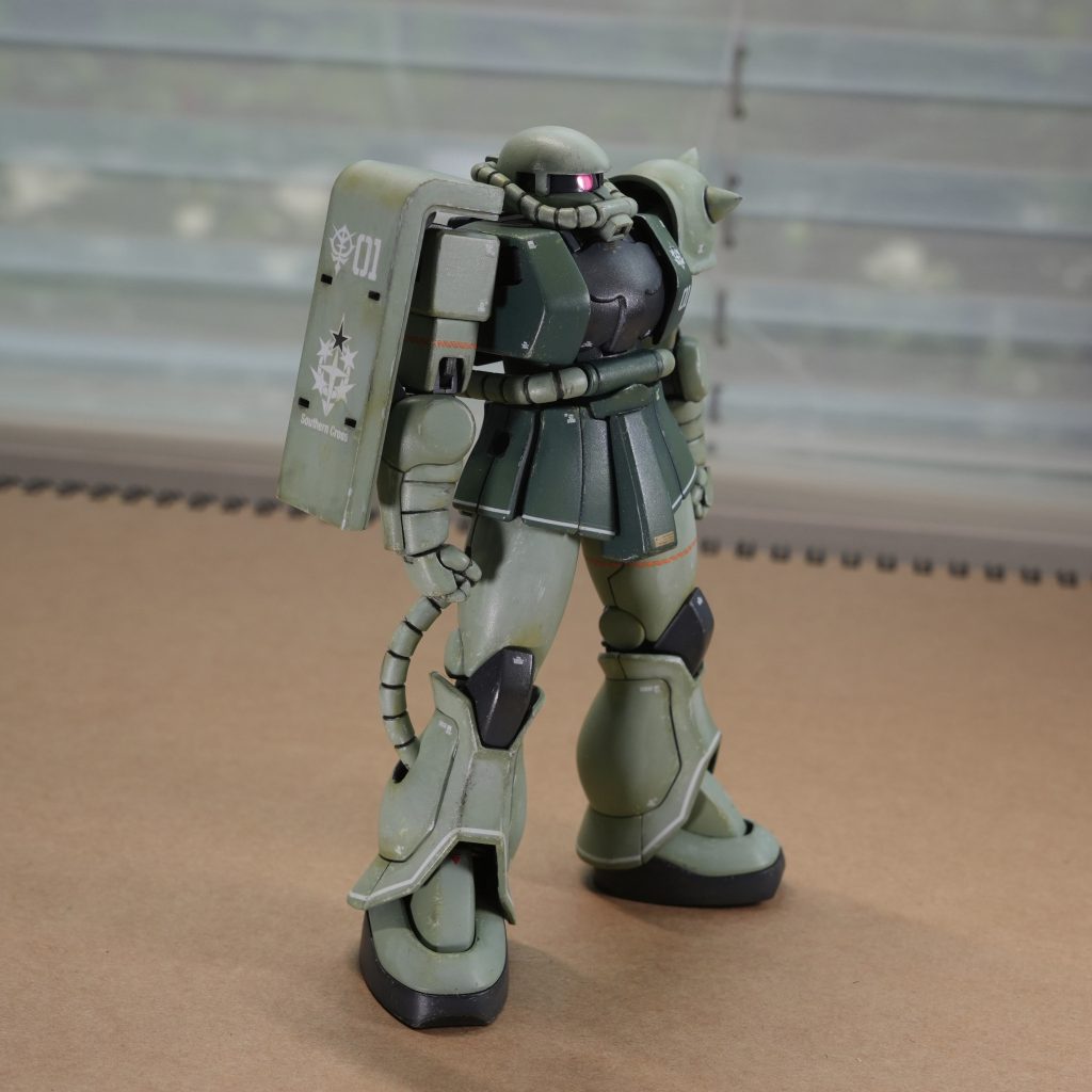Similar to my previous Char's Zaku II, I used GSI Aqueous water-based acrylic colour to hand-paint the main and highlight colours. Tiny metallic parts are used at the back pack, swapped with the original plastic thruster parts.