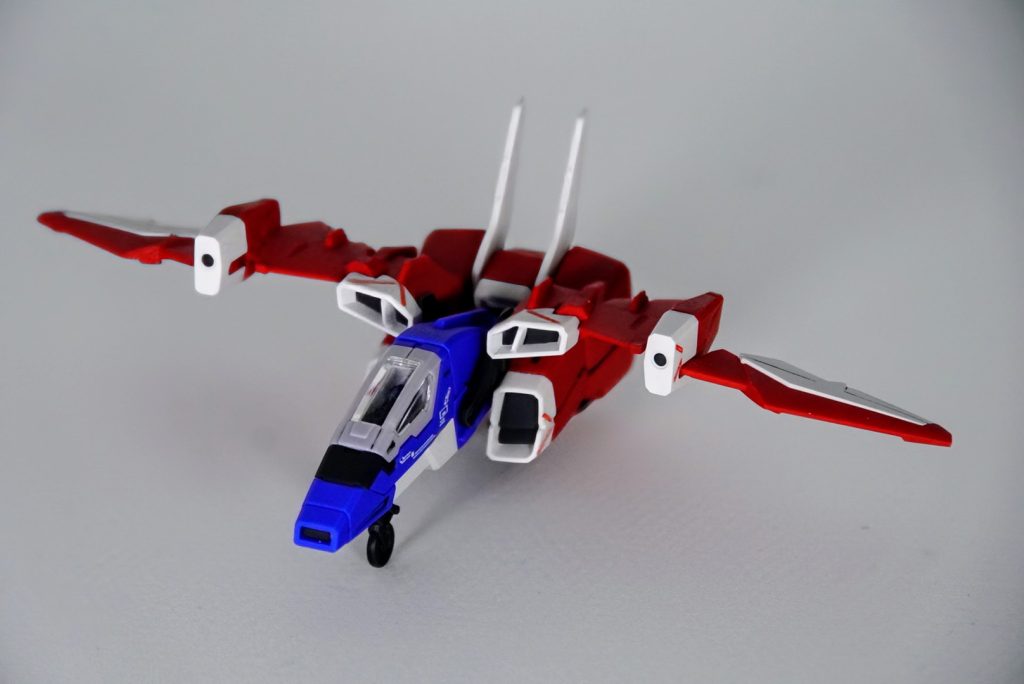 作中では変わったデザインのコアファイターの格納方法がよくわからなかったのですが、このキットでようやくわかりました。