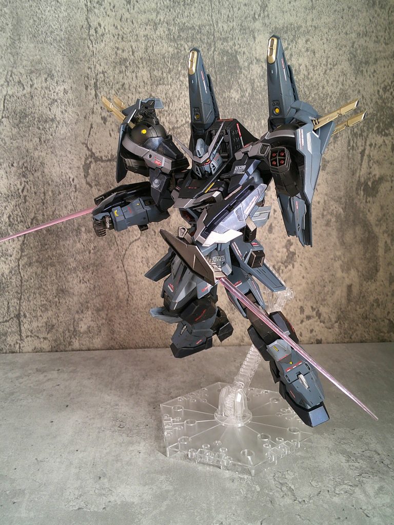 腕のシールドに付随したビームトンファーエールカラミティの武装はどれも楽しいものが多い！