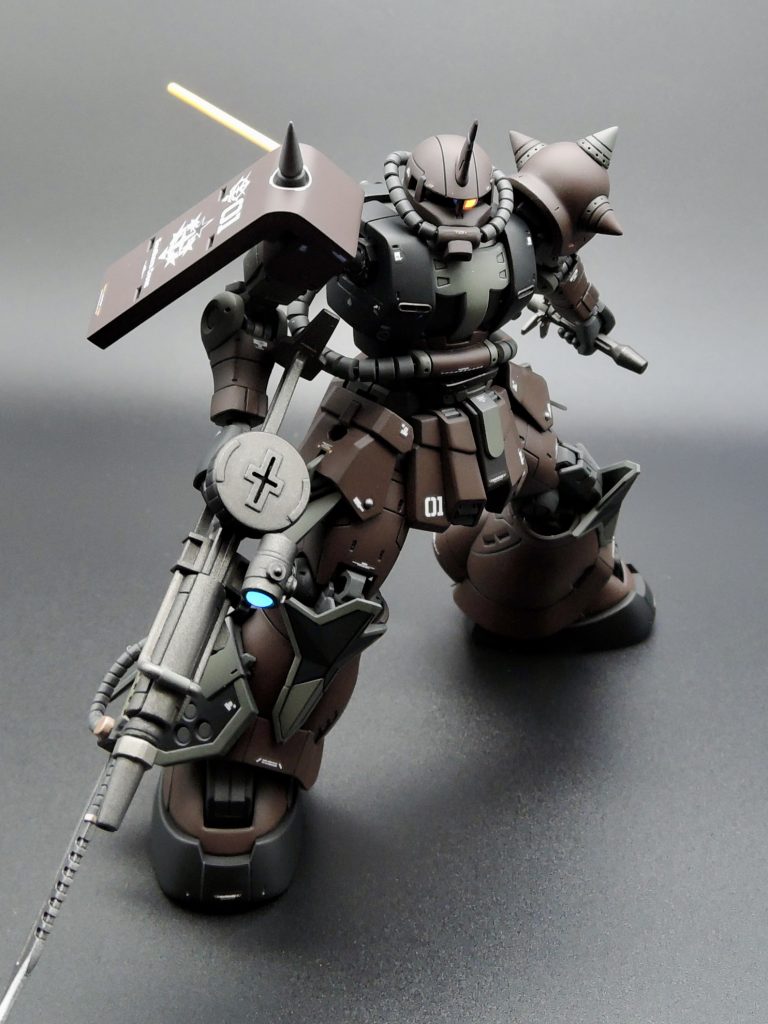 ポージング④武器両手持ち