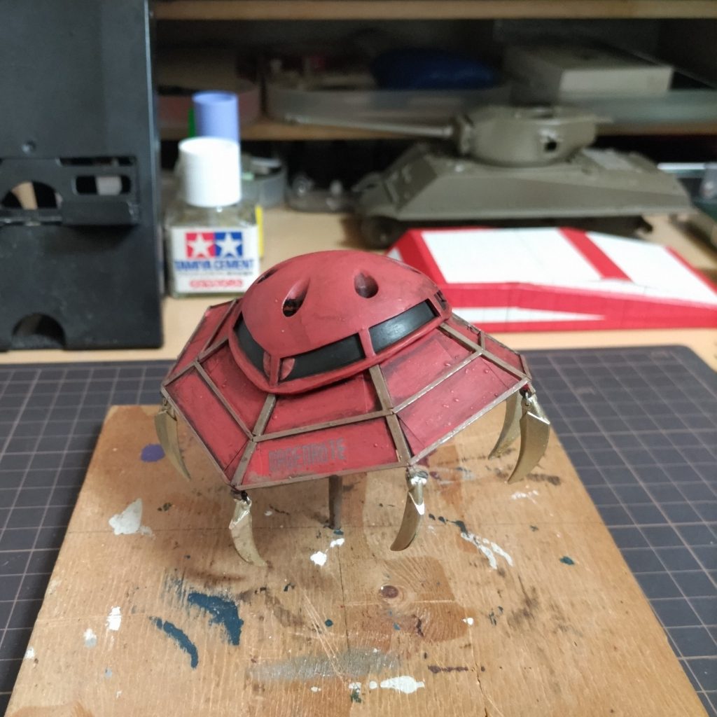 ズゴックの頭は旧キット1/100です。（爪はHG）。プラ材やらジャンクで傘っぽく作ってみました。