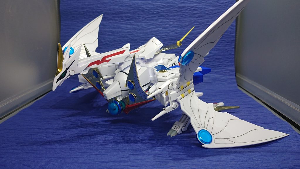 光帝鳳（シャインイグバード）形態翼がとにかく大きくて写真が難しいです（笑）