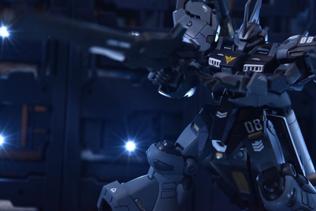 一応背中に長距離ライフルマウントしてます