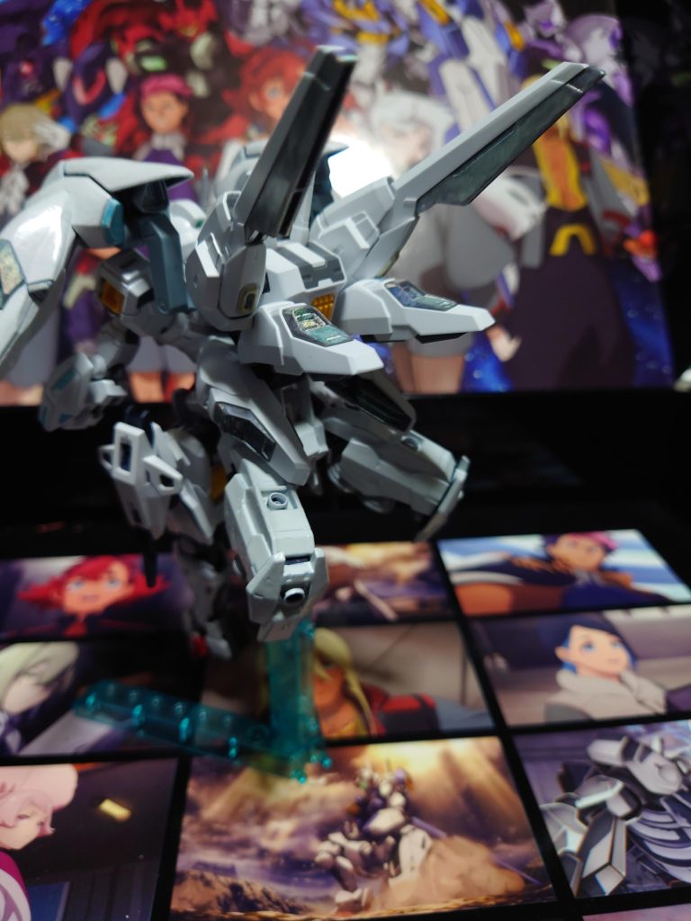 バックパックはファラクト＋つなぎでヴィダールのバックパックをヤスってそこにキャリバーンの物を付けてます。なのでエイハブ・リアクターも付いてます。リアアーマーはキャリバーンにジュピターヴのバックパックを貼り付けました。ジュピターヴのやつは内側がスカスカに感じたのでビルダーズパーツのバーニアを追加してます。