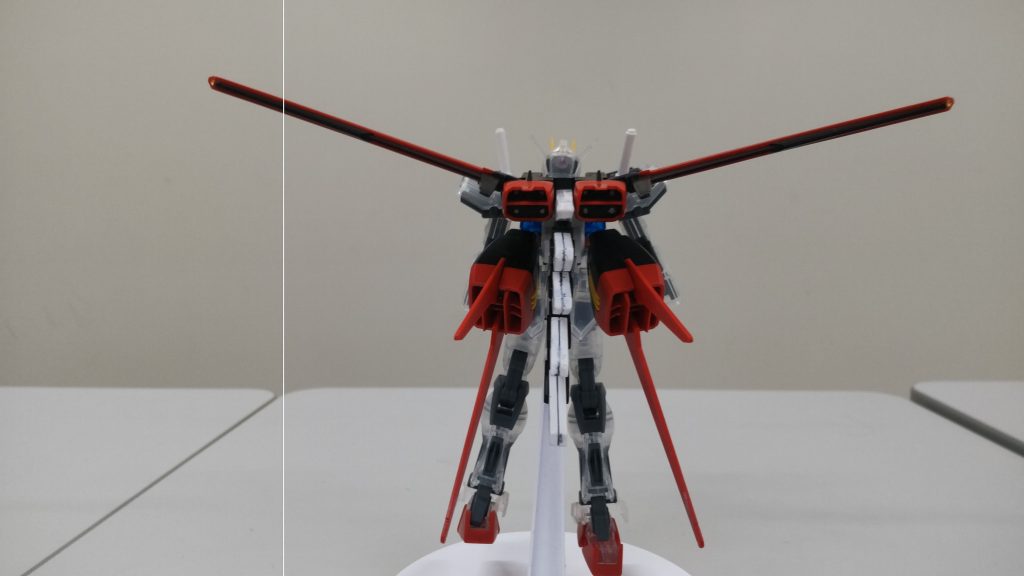 ストライカーパック装備状態の背面。バッテリーパック増設パーツを付けています。