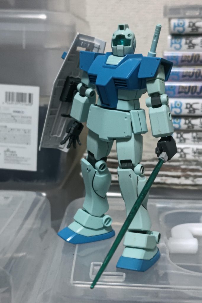 ジムの赤の部分を水色に塗装