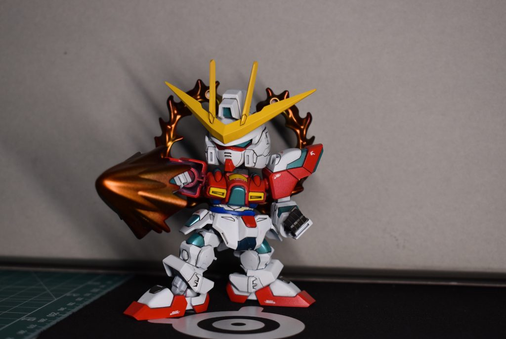 炎のエフェクトは、キャンディ塗装。シルバーの上にクリアーのレッド、オレンジ、イエローを重ね塗り。