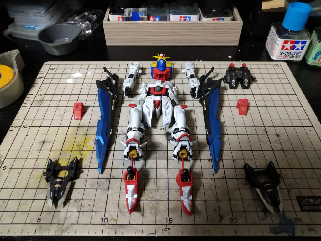 組立前の状態です。この状態が一番ドキドキします。