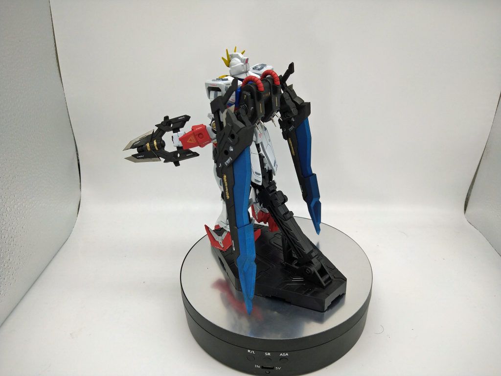 背面です。ブースターもICピンでデコレーションしました。