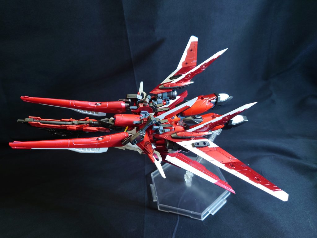 一番の目玉が可変モードです。ウィングが大きめなので存在感があります。