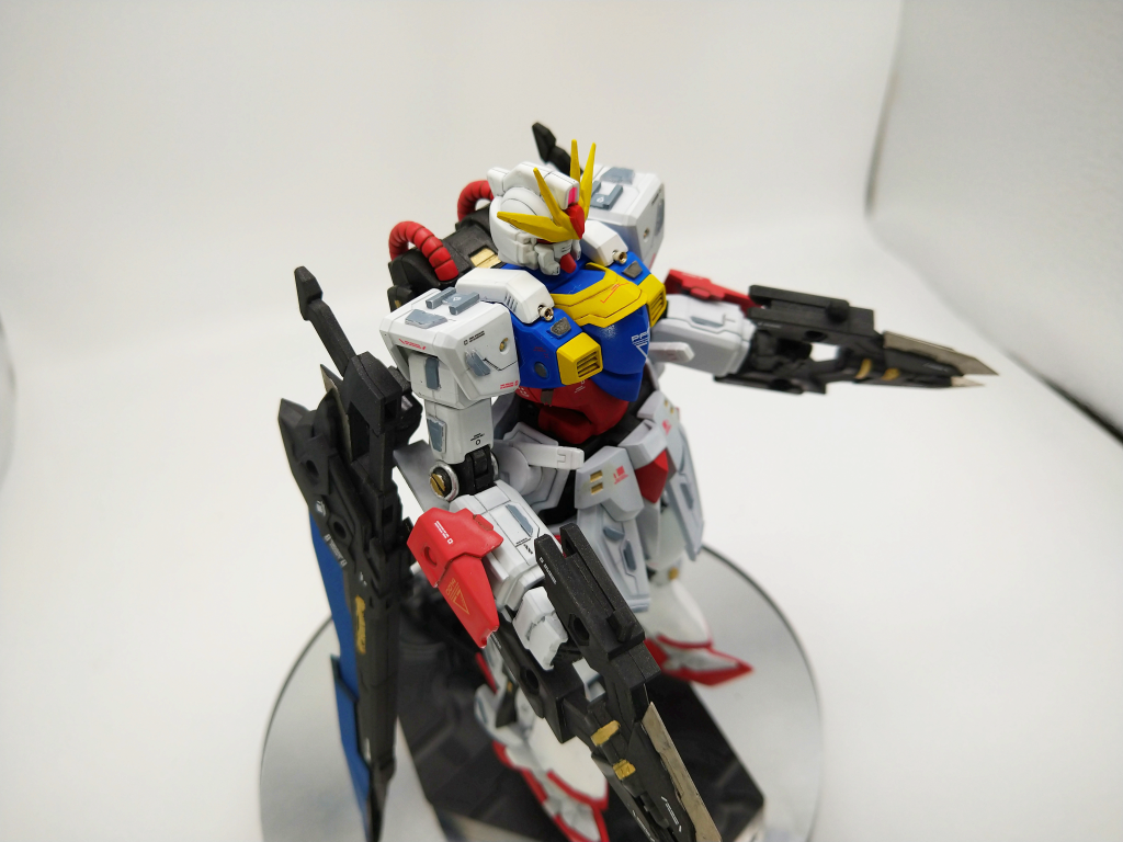 上半身を上から撮影しました。バルカン部分のICピンがチャームポイントです。