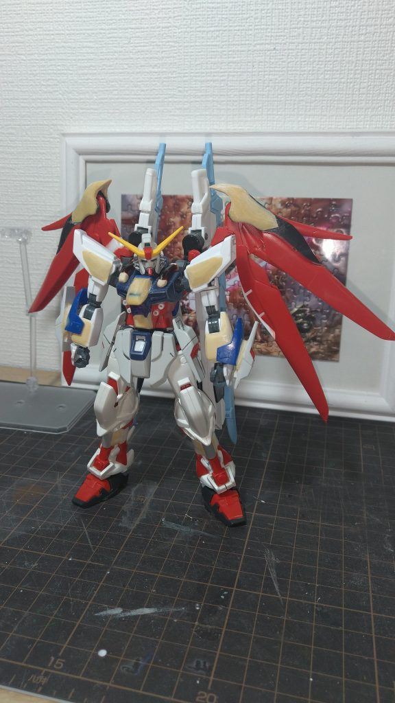 最終仮組み。思い付きで始めたわりには形になったので、それはそれでよし!···という事にしました!何度かやり直しもしましたが、これもまた大事な経験!今後に製作していくキットに活かせるだろうと思い、次回もなにかのキットを造りたいと思います。やっぱりガンプラは楽しいですね!『ガンプラは自由だ!』ありがとうございました!また見てね☆彡