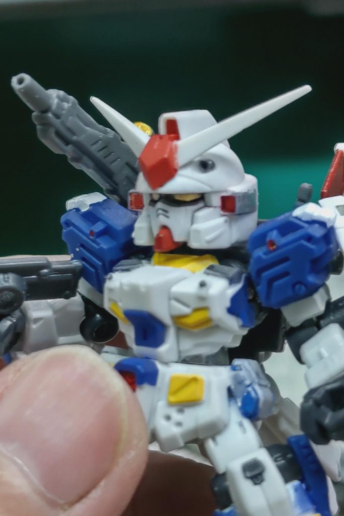 アンサンブルの特に初期アイテムってレビューサイトで見ると顔の収まりが悪くて不格好に見えるけど普通にイケメン。左の目尻は溶剤で割れてしまった…。