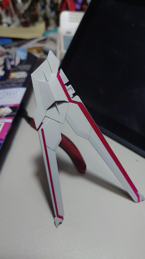 ピンクの所は最初に塗って付属シールでマスキングしました精度がエグいから完璧にマスキングできます！