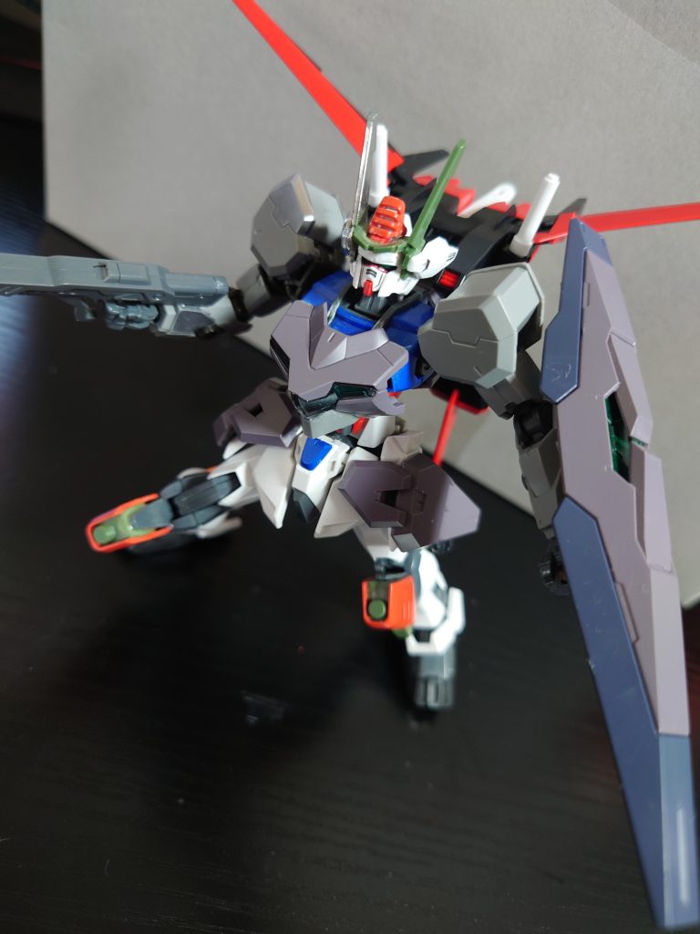 ビームサーベルは追加で装備された物でシールドに1つとストライカーシステムに2つ、簡易的なものだがこの時代の機体はそもそも白兵戦を何故か苦手としている。元々の機体にもあったホバーシステムがこの機体でも問題なく機能しており地上でも高速戦闘が可能となっている。