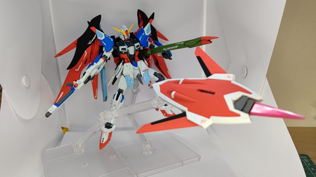 バックパックも出来るだけ工夫して長距離砲も展開出来るようにしてあります。