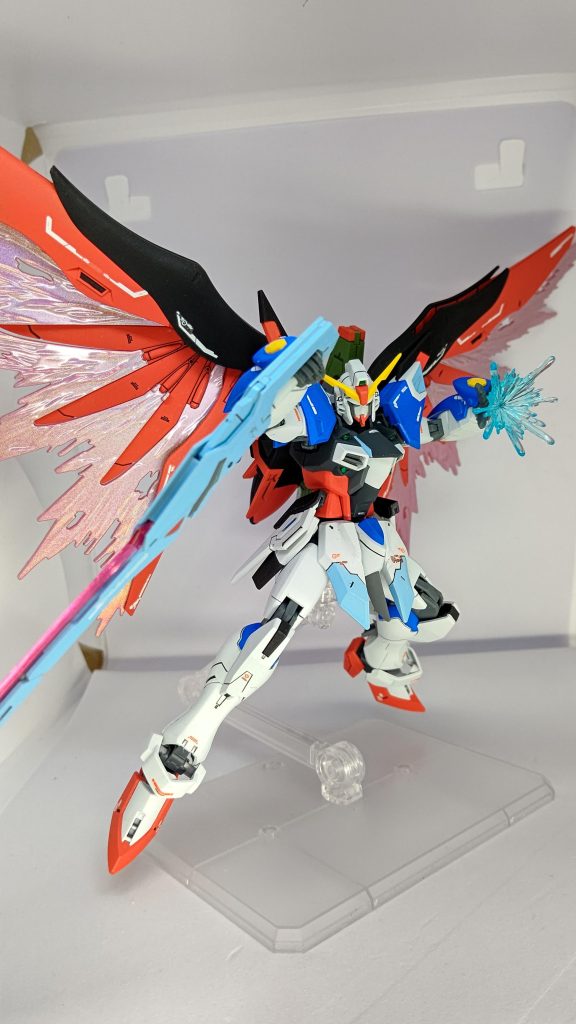 光の翼はガンダムマーカートランザムピンクにて塗装しました。