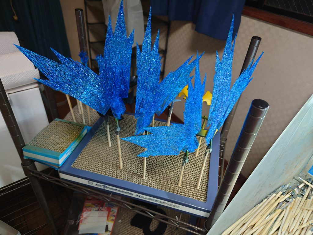 プラバンからパーツを製作するのは初めてでしたが、偉大な先人たちのやり方を参考になんとか完成しました✨ストフリに取り付けるのが楽しみです!!最後までご覧いただきありがとうございました🙇