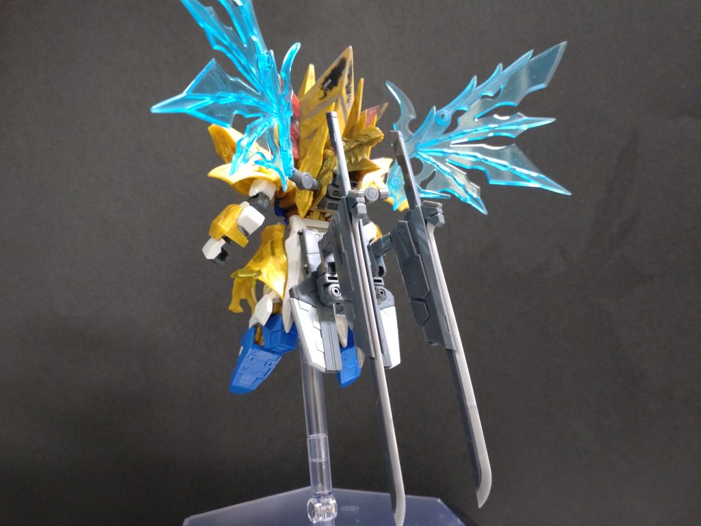 ライフルはHGサバーニャの武器を改造し、ネオジム磁石でマウントしています。