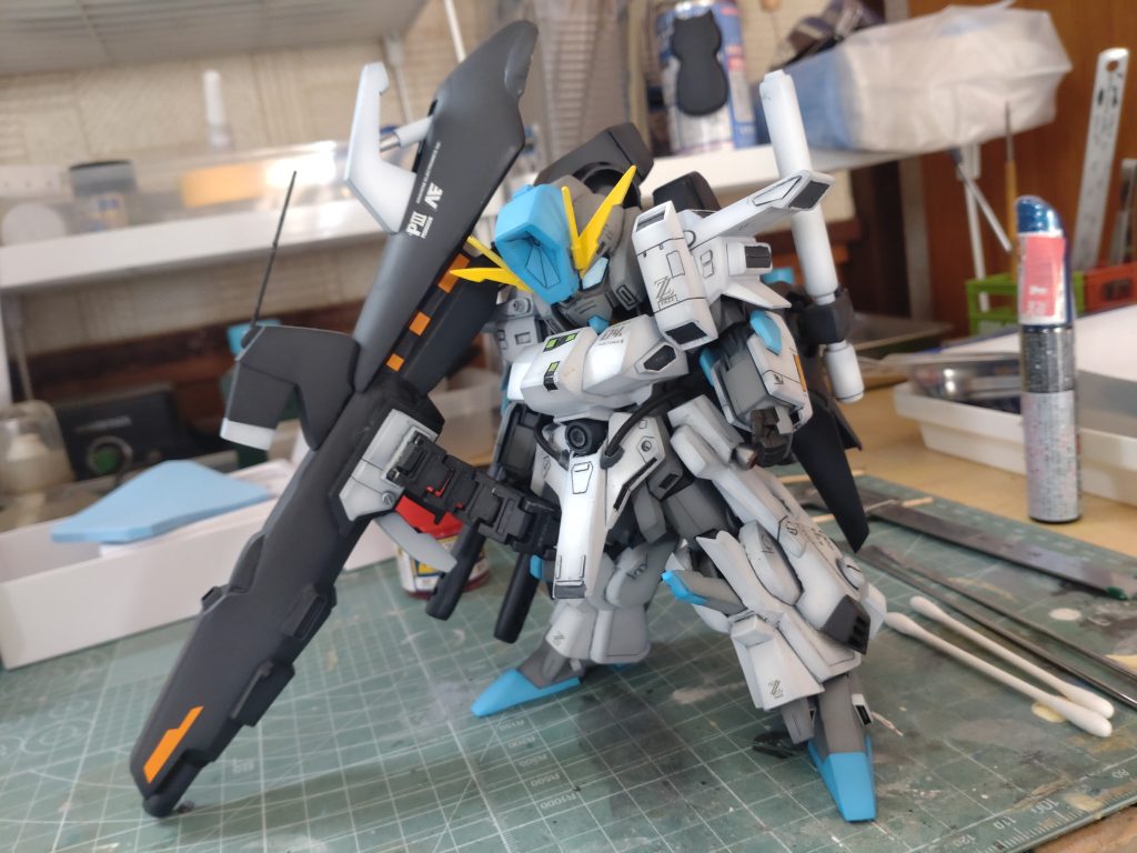 外装はプラ板現物合わせ、メガカノンはレジン板の積層削り出しです。