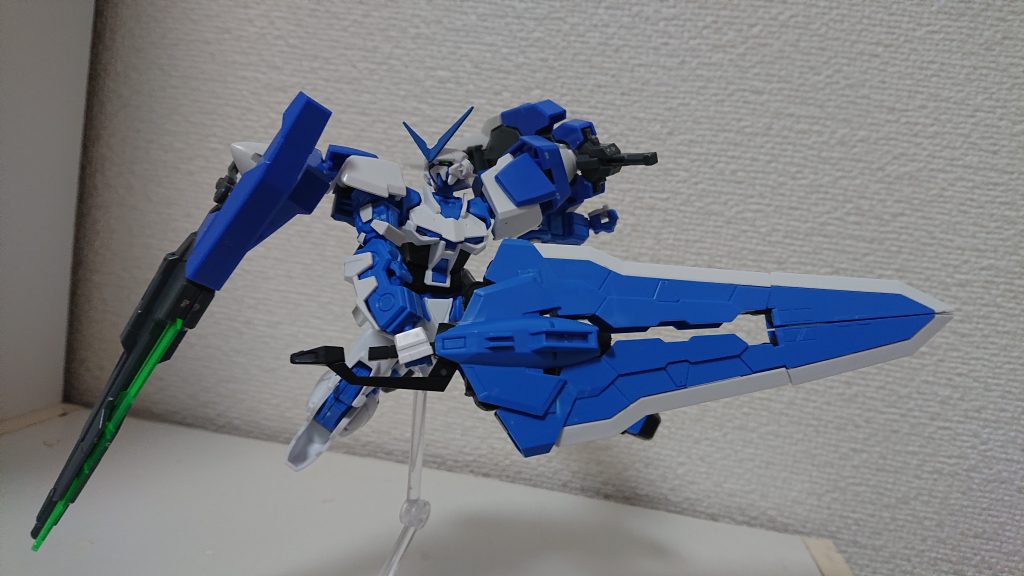 タクティカルギガントソードはタクティカルアームズの多目的武装要素を無くし、大剣としてのみ運用される。また、GNソードⅢのようにビームを惑いライザーソードのようにすることもできる。さて次回は！「ガンダムレラジェ第３形態、第４形態」です！お楽しみに～