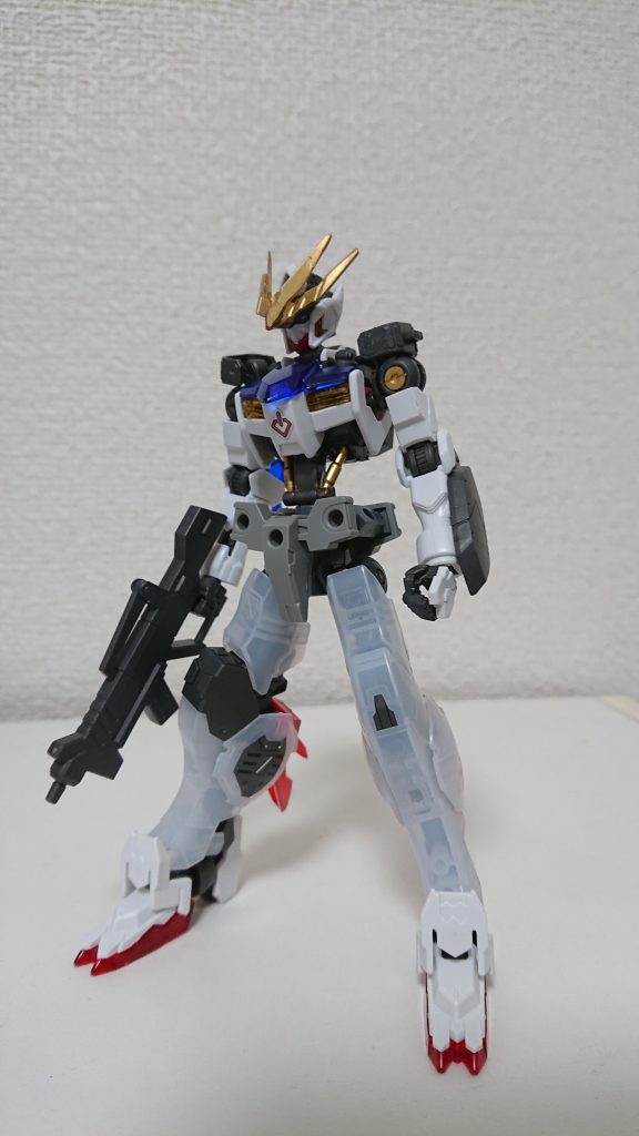 ASW-G-14ガンダム・レラジェ宇宙を漂流していたレラジェのガンダムフレーム に歳星が装甲を取り付けた姿。その姿はバルバトス第一形態によく似ている。主な武装はマガジン、小型ナイフ。