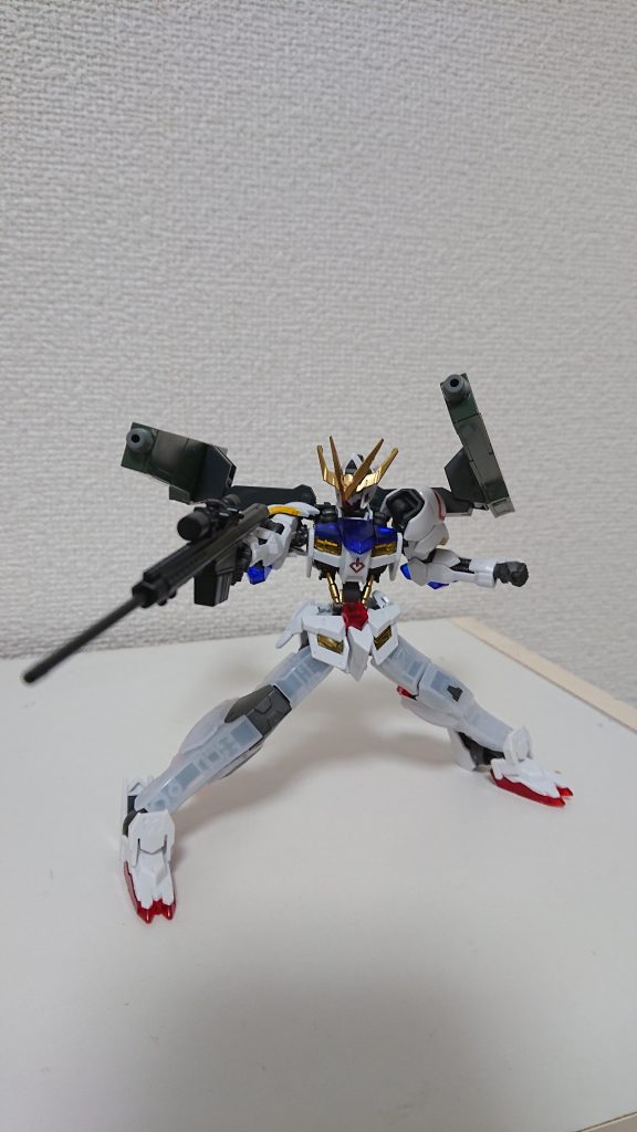 ガンドレッサーを使用し精密射撃を可能にした。またガンドレッサー内部にも小型機関銃が備え付けられているため射撃が可能。さて、次回は修復が完了した「ガンダムアストレイブルーフレームspeckOO」です!お楽しみに~