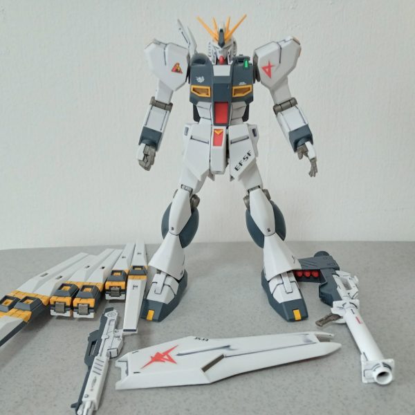 HGUC 1/144　νガンダム