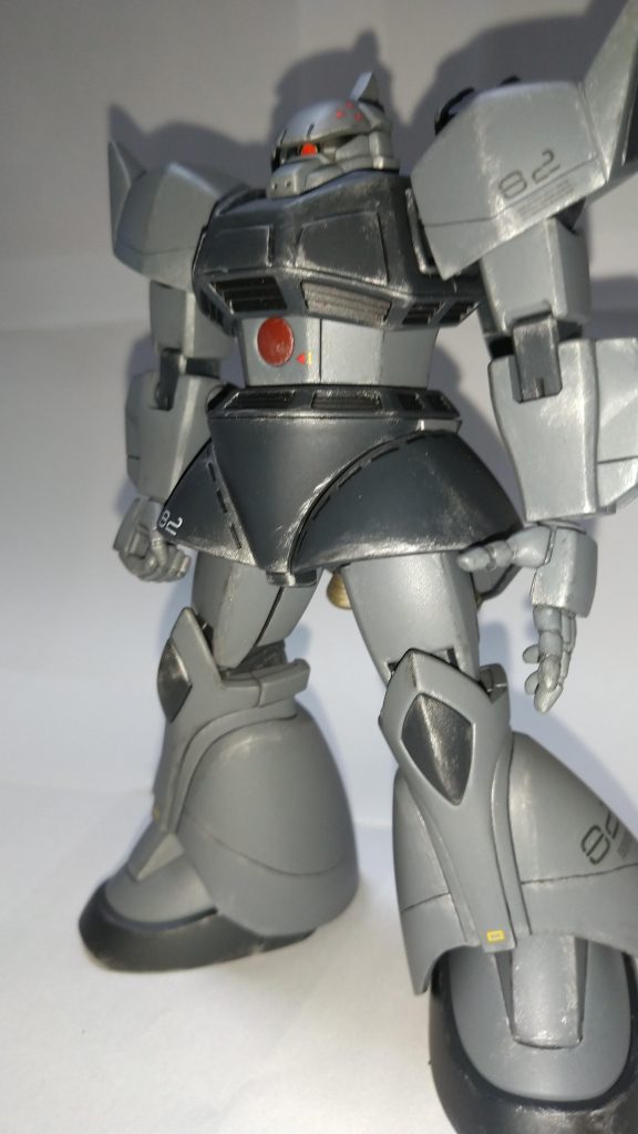 斜め橫からパシャリ。胸部はプラ板等でディテールアップ、全体のちょい汚ししました。