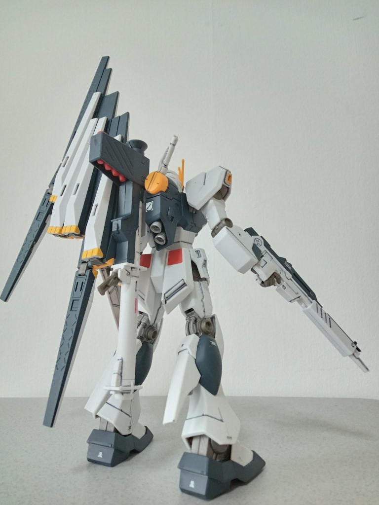 ファンネルは割と軽いので、しっかり自立します。