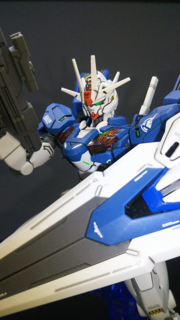 胸部のシェルユニットは印刷されている物を使用。つや消しトップコートが乗らない様に、マスキングして塗装しています。頭部、腿部分のクリアパーツもマスキングして塗装しています。