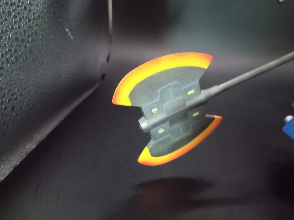 ヒートアックスとヒートスパイク?は初めてのグラデーション塗装にしてみました。黄色ベースに蛍光オレンジを重ねているので写真ではわかりずらいですがブラックライトで光ります。