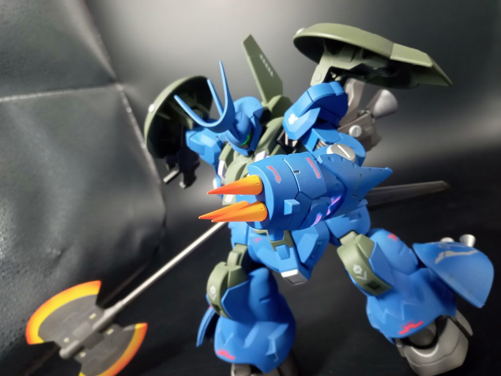 左腕にはヒートスパイクを追加しこれで殴りつけます。