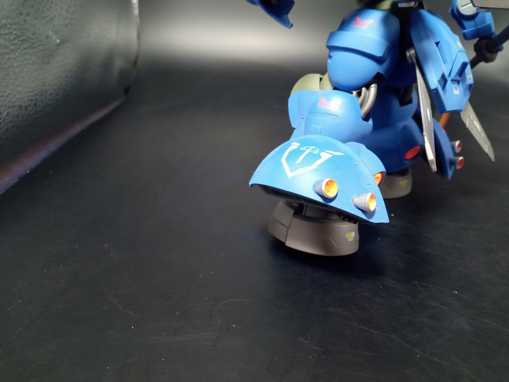 脚の追加ユニットのパーツはベアッガイを購入したら余剰パーツでアッガイの頭があったので利用しました。