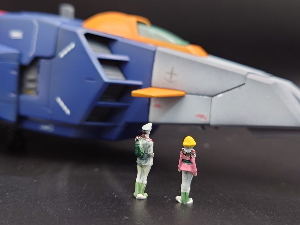 フィギュアのスレッガーロウ中尉とセイラさん筆塗り再現です!