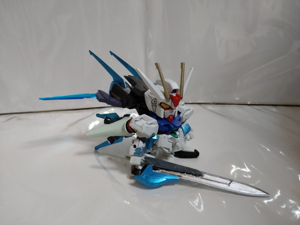 試作型斬艦刀機動力にバッテリーを使うのでビーム兵器等は使えないと思ったので武装は実体剣一振