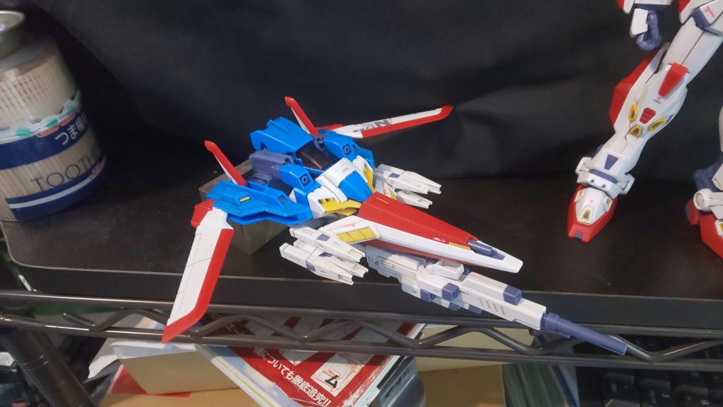 ゴテゴテしてますがF90Yのファイターっぽかったり、MS時に胸に被さる装甲がVガンダムっぽかったり、よく考えられたデザインですね。