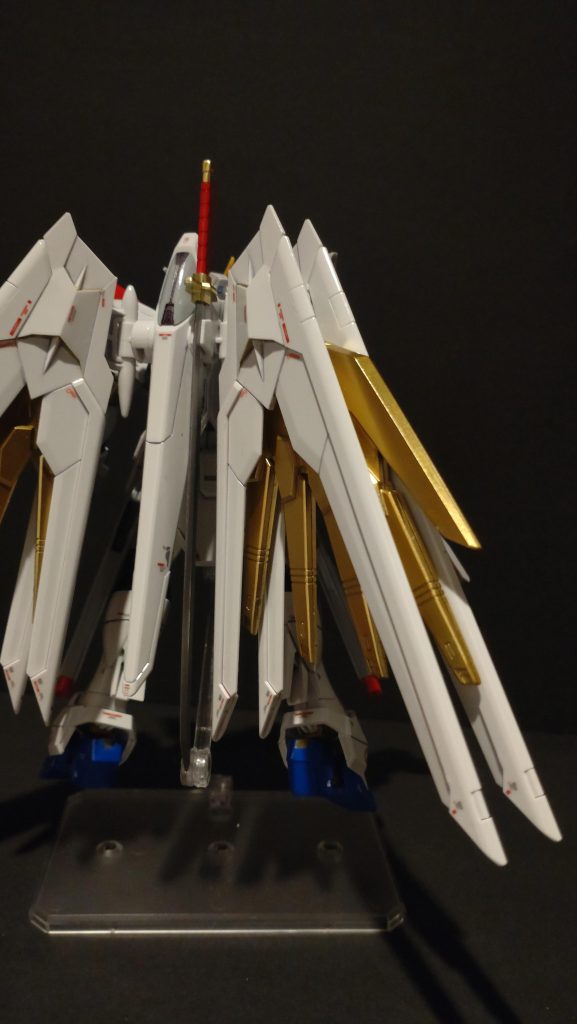 羽にちょうどいいデカールが手元になく、シンプルになりました。