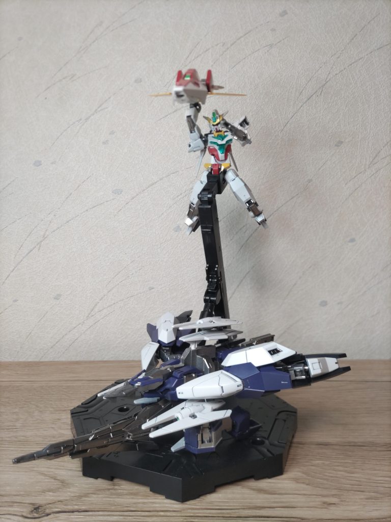 ドッキング前。アーマーは無改造の塗装のみ。面白みはありません。いつも通りシールは未使用。